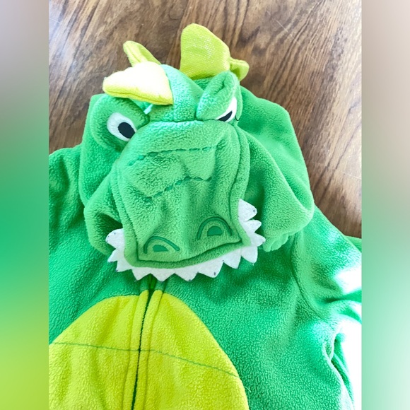 ⬇️ $15.00 or two 4 $20.00⬇️🎃 3 - 6 month Dragon Halloween Costume. - Picture 3 of 5